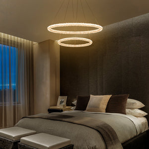 2-flammiger moderner Kronleuchter in Gold mit doppelten Ringen, dimmbar, integrierte LED, mehrstufige Pendelleuchte mit Kristall für Esszimmer