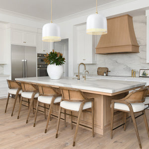 1-flammige Pendelleuchte aus goldfarbenem Eisen in halbkuppelförmigem Design mit mattweißem Metallschirm und Aushöhlungen für das Wohnzimmer