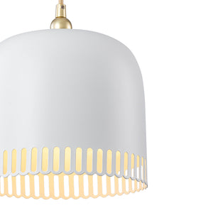 1-flammige Pendelleuchte aus goldfarbenem Eisen in halbkuppelförmigem Design mit mattweißem Metallschirm und Aushöhlungen für das Wohnzimmer