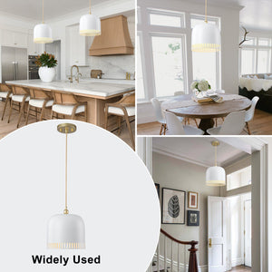 1-flammige Pendelleuchte aus goldfarbenem Eisen in halbkuppelförmigem Design mit mattweißem Metallschirm und Aushöhlungen für das Wohnzimmer