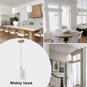 1-flammige Pendelleuchte aus goldfarbenem Eisen in halbkuppelförmigem Design mit mattweißem Metallschirm und Aushöhlungen für das Wohnzimmer