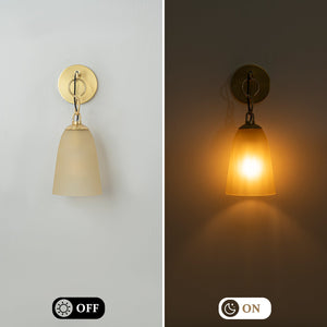 6 Zoll, 1-flammige, moderne Wandleuchte aus Messing mit glockenförmigem Glasschirm aus Milchglas für Schlafzimmer, Wohnzimmer, Flur